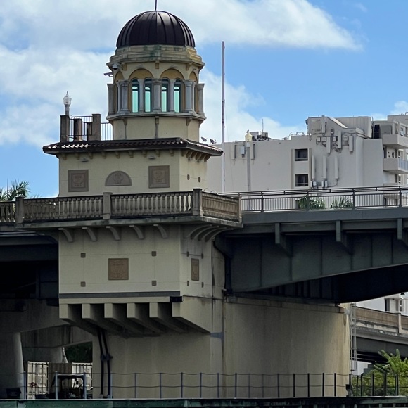 HI GUYS IM POTIT I USED POSH SIDEKICK TO SHARE MY CLOSET USED MY  REFERRAL CODE - Picture 7 of 16